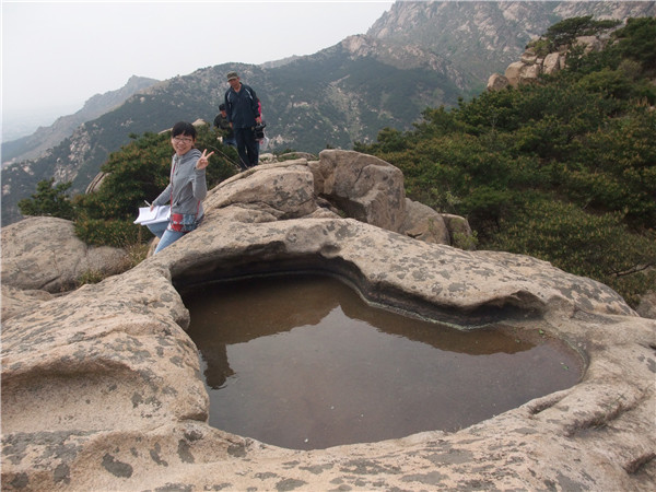 河山花岗岩中的海蚀洞穴(图1)